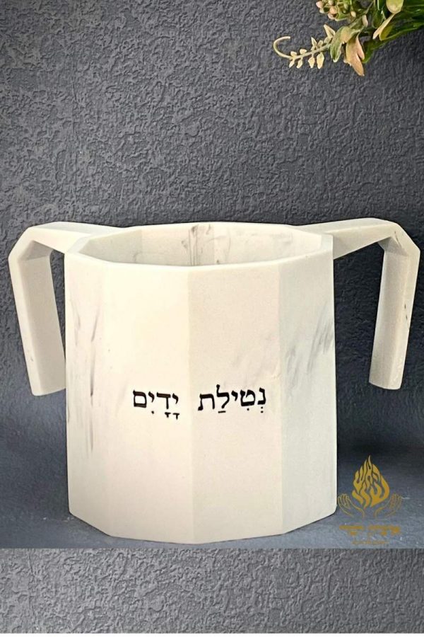 נטלה מעוצבת גוון לבן משויש